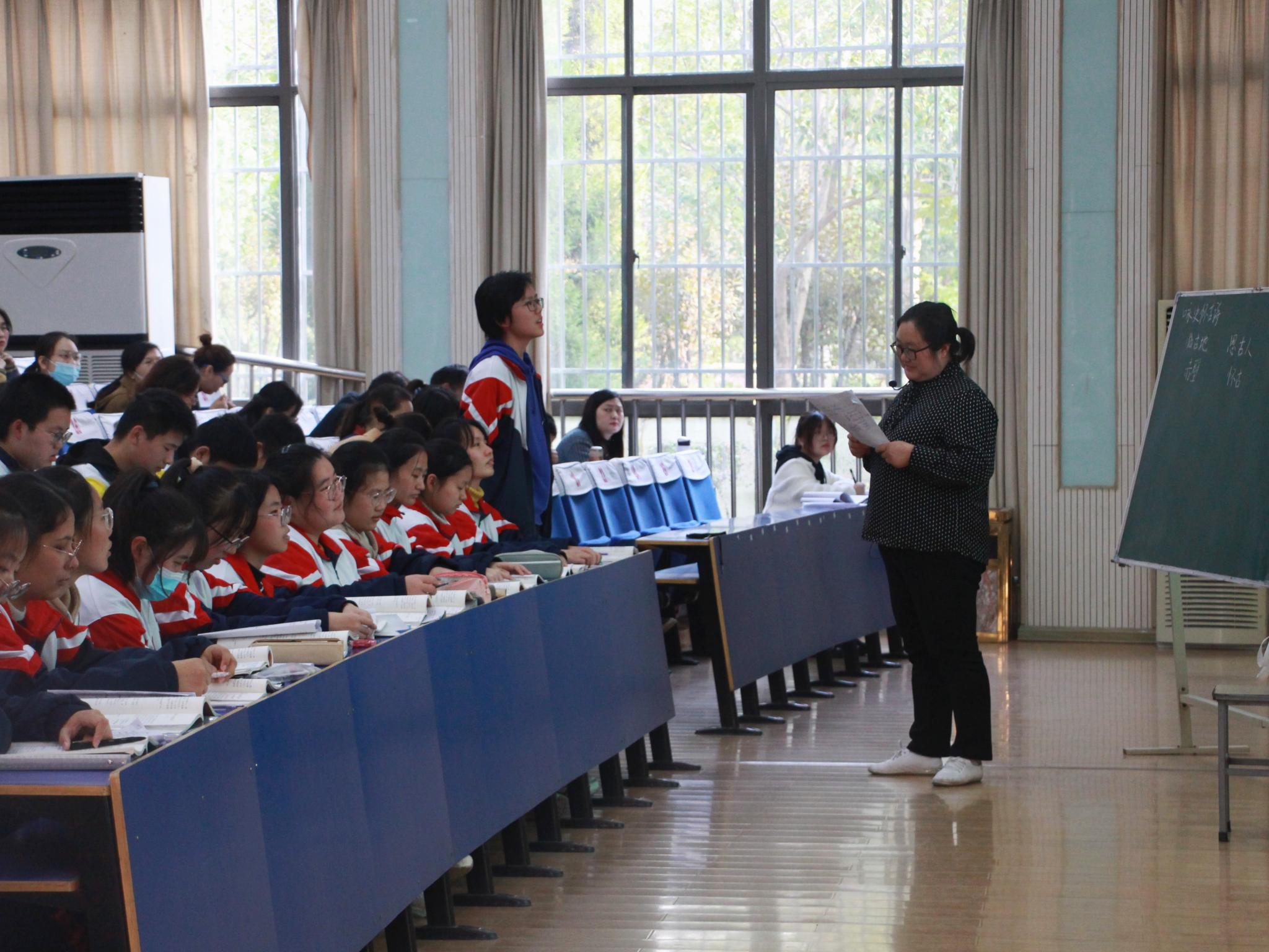 文学院组织师范生赴淮州中学开展见习活动